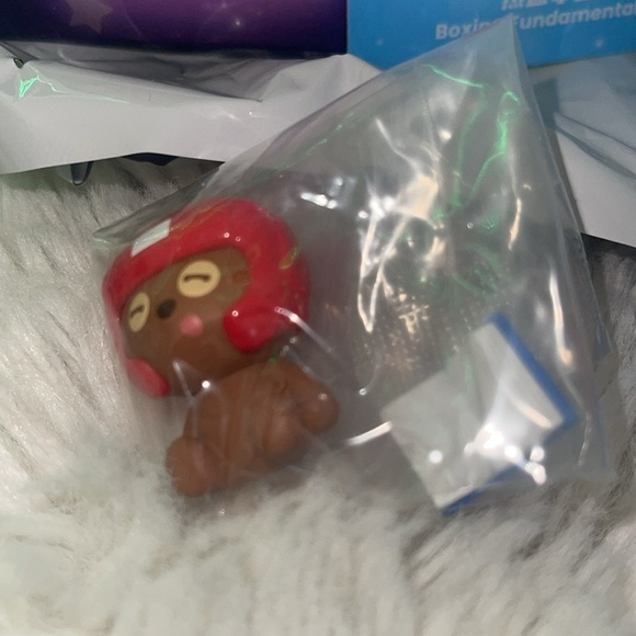 Minions bedtime story Boxing fundamentals resin plastic sculpture blue /red NWT - Picture 4 of 10